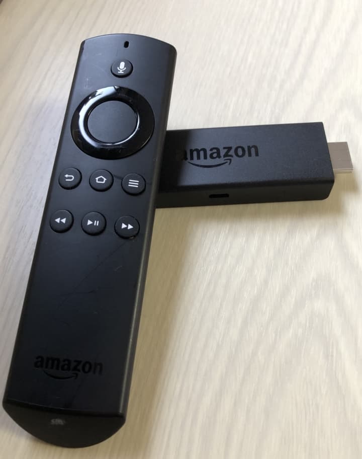 amazonfire tv stickとリモコン