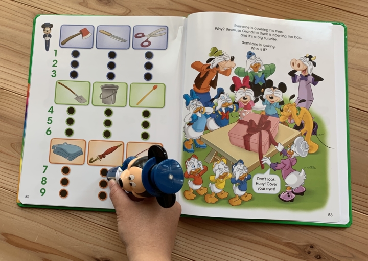 ディズニー英語システム(DWE)マジックペン(ミッキー)使用中