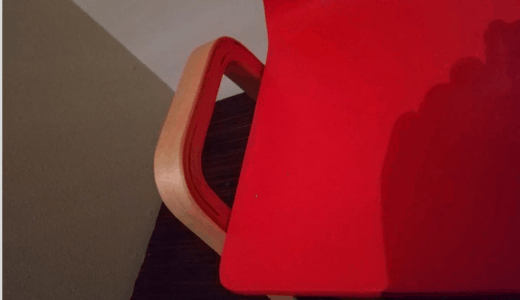 キコリの椅子横のひじ掛